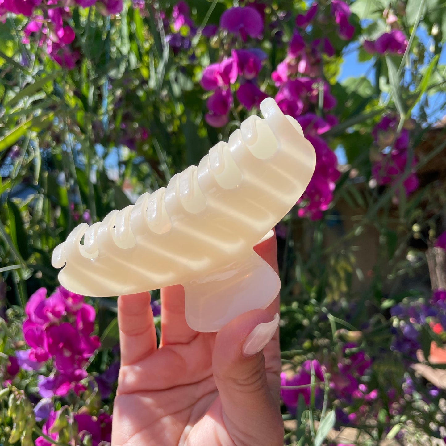 Cream Claw Clip L