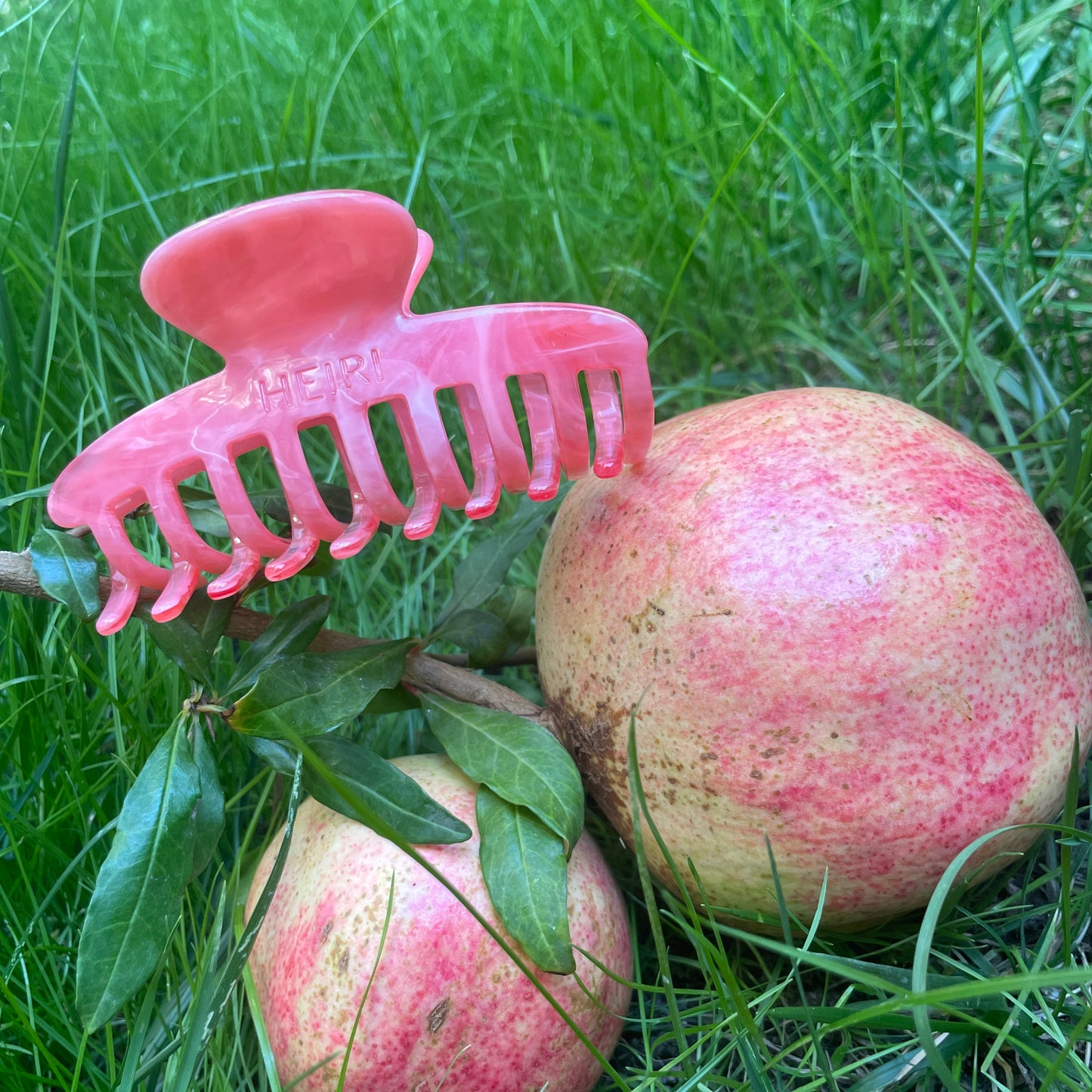 Pink Marble Wide Teeth Hair Claw L