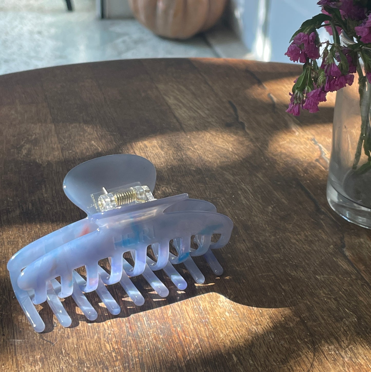 Grey Wide Teeth Hair Claws L